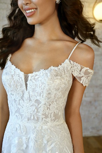 Essense of Australia #7447 #4 (IVBC-PL) Ivory Lace & Tulle ov Biscotti Gown w Porcelain Tulle Plunge thumbnail