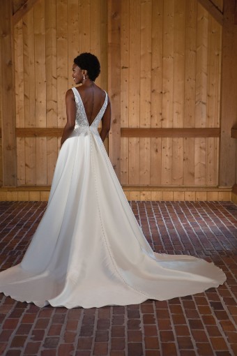 Essense of Australia #D3640 #1 (IV-PL) Ivory Gown w Porcelain Tulle Plunge thumbnail