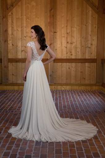 Essense of Australia #D3621 #1 (IV-PL) Ivory Gown w Porcelain Tulle Plunge thumbnail
