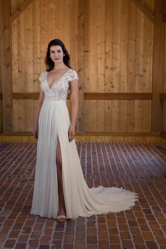 Essense of Australia #D3621 #0 default (IV-PL) Ivory Gown w Porcelain Tulle Plunge thumbnail