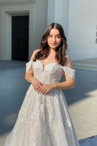Essense of Australia #D3414IQ #1 (IVBC-PL) Ivory Lace & Tulle ov Biscotti Gown w Porcelain Tulle Plunge thumbnail